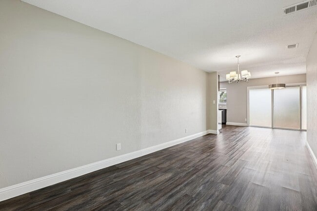 Building Photo - 5900 Gateshead Dr