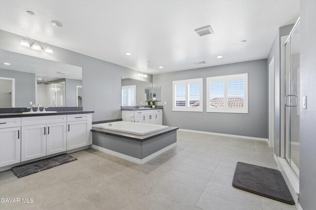 Building Photo - 41638 Cielo Vista Dr