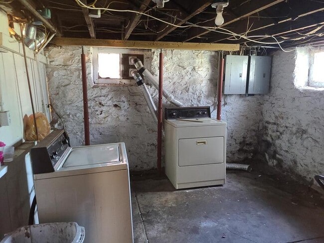 Building Photo - 3945-3947 Utah St