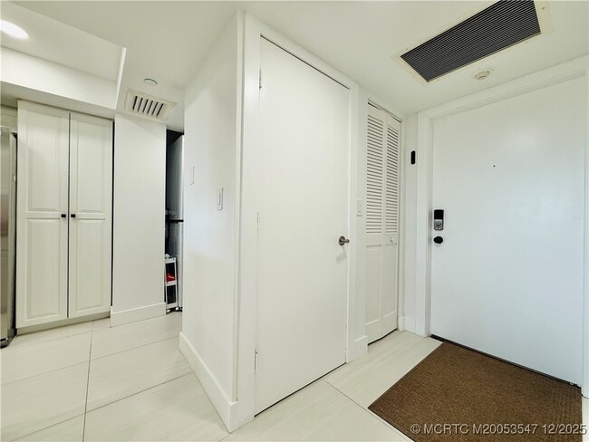 Building Photo - 8800 S Ocean Dr