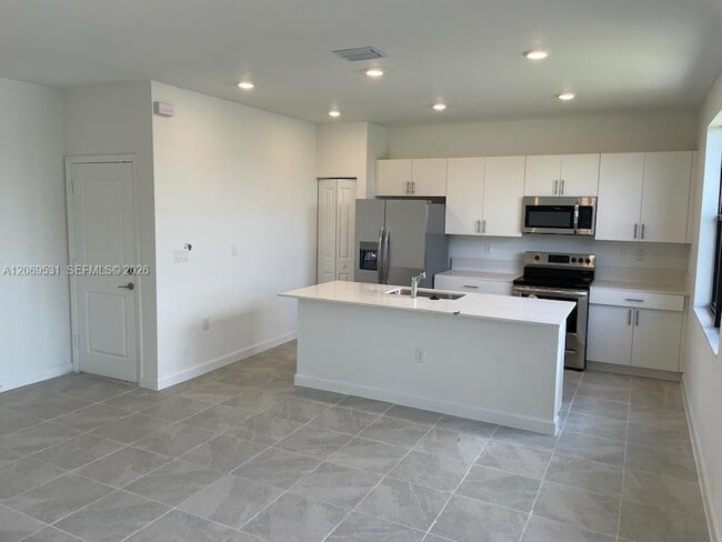 Building Photo - 10007 SW 231st Ln
