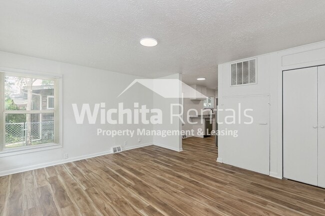 Building Photo - 2730 S Southeast Dr