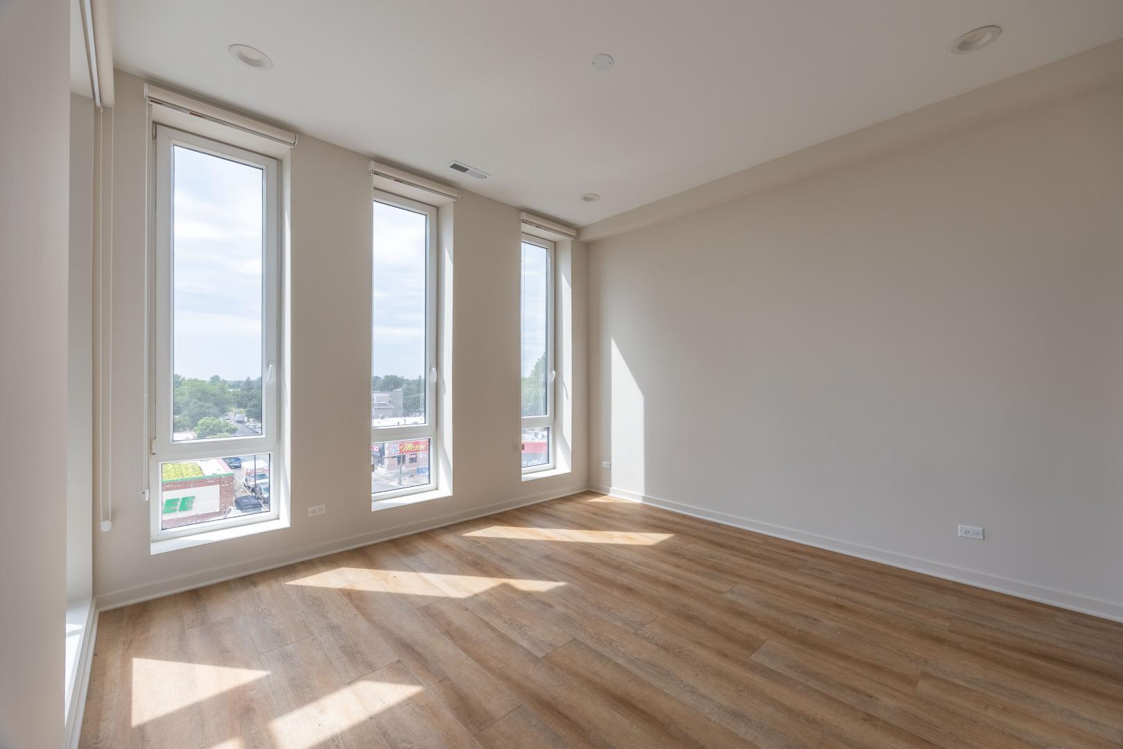 Building Photo - 3207 N Narragansett Ave