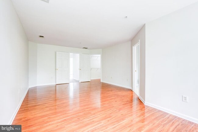 Building Photo - 4302 Day Lily Dr