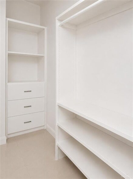 Building Photo - 1219 White Oak Dr