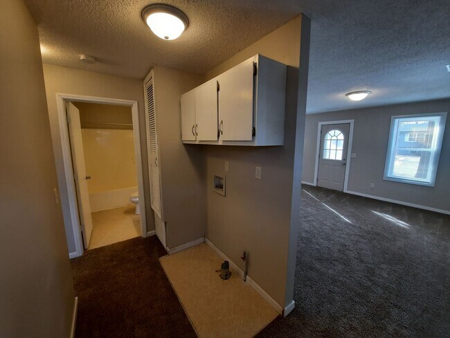 Building Photo - Pet Friendly, no weight/breed restrictions! Detached Garage!