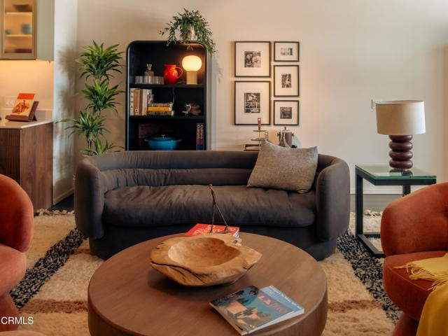 Building Photo - 530 S Hewitt St