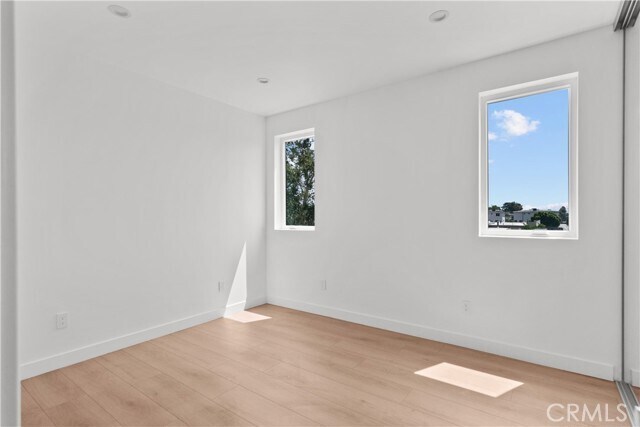 Building Photo - 13944 Vanowen St