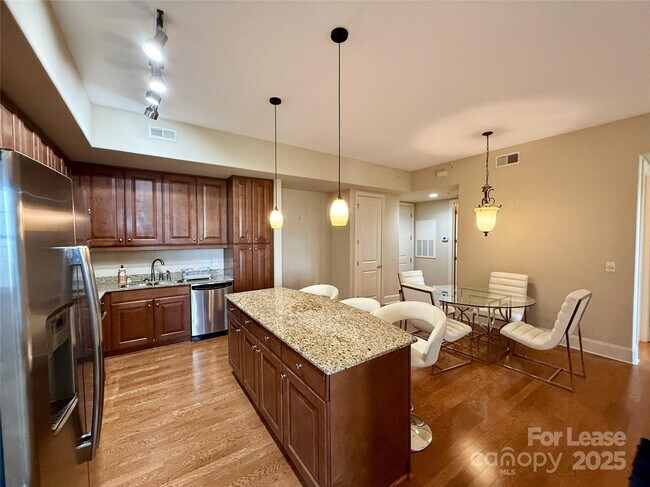 Building Photo - 4625 Piedmont Row Dr