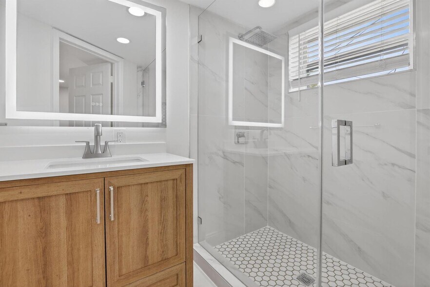 Building Photo - 2630 SW 49th Ct