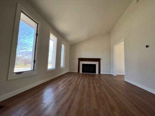 Living Room - 1817 N Evergreen Ln