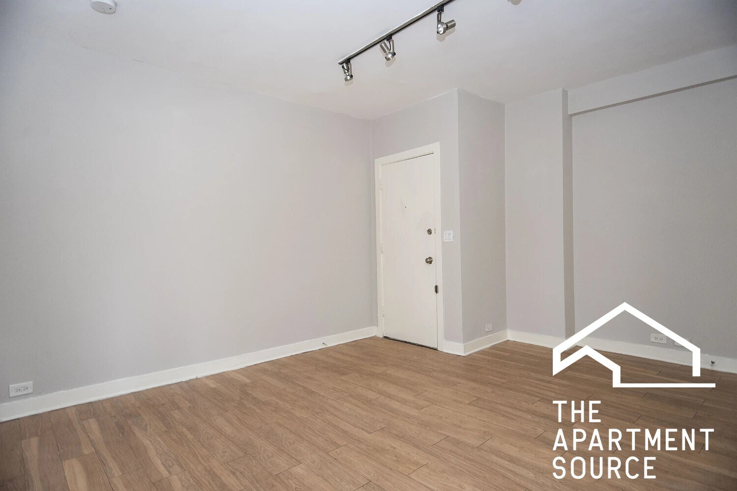 Building Photo - 511 W Belmont Ave