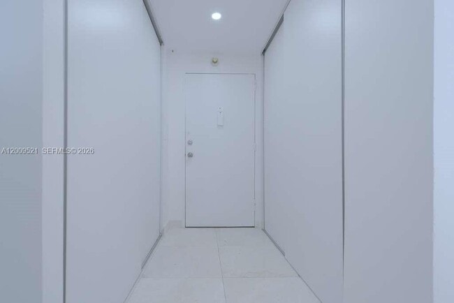 Building Photo - 1408 Brickell Bay Dr