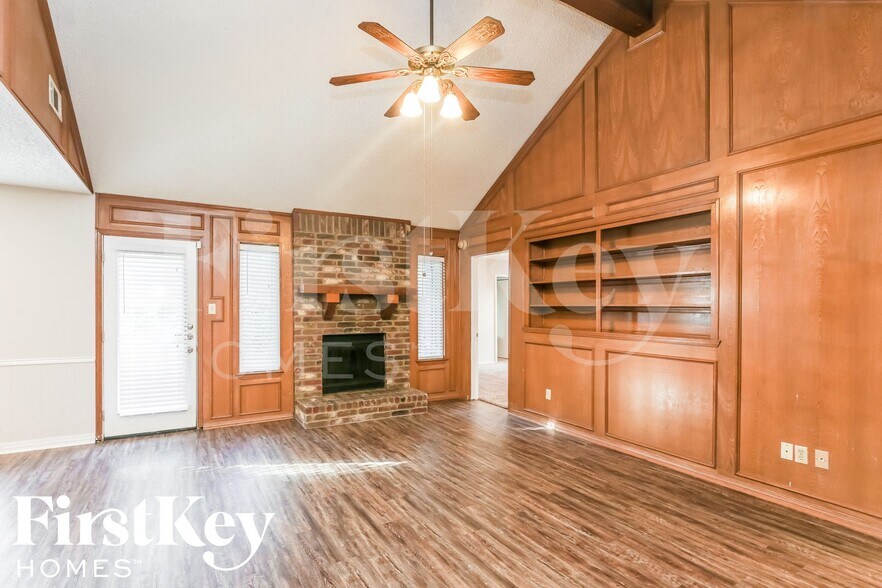 Building Photo - 2104 Homecraft Dr