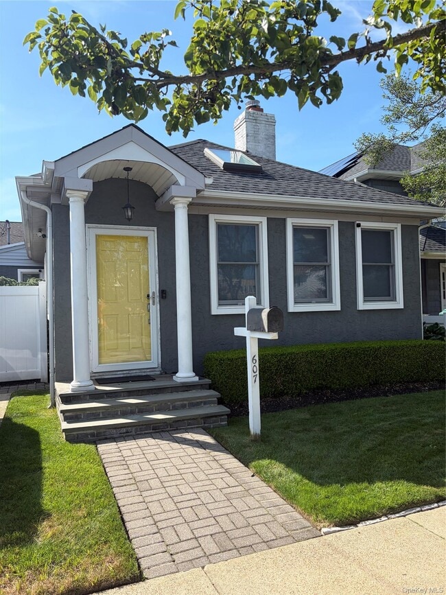 Building Photo - 607 Lincoln Blvd