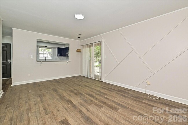 Building Photo - 8439 Country Oaks Rd