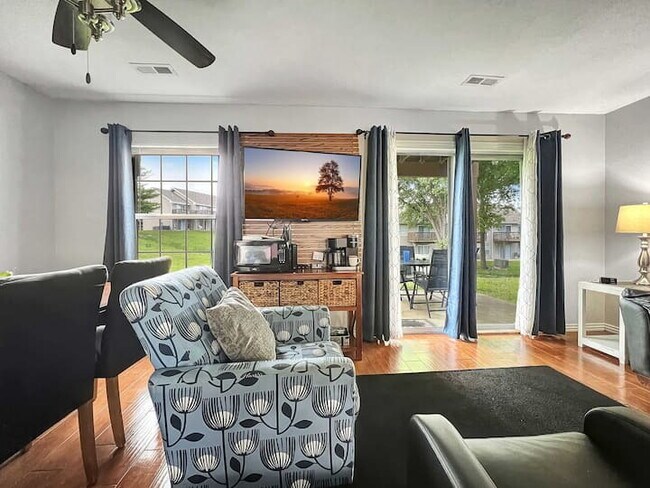 Building Photo - FULLY FURNISHED 2BR Condo