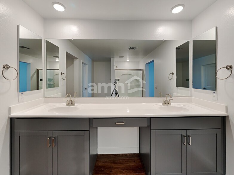 Building Photo - 10526 W Atlantis Wy