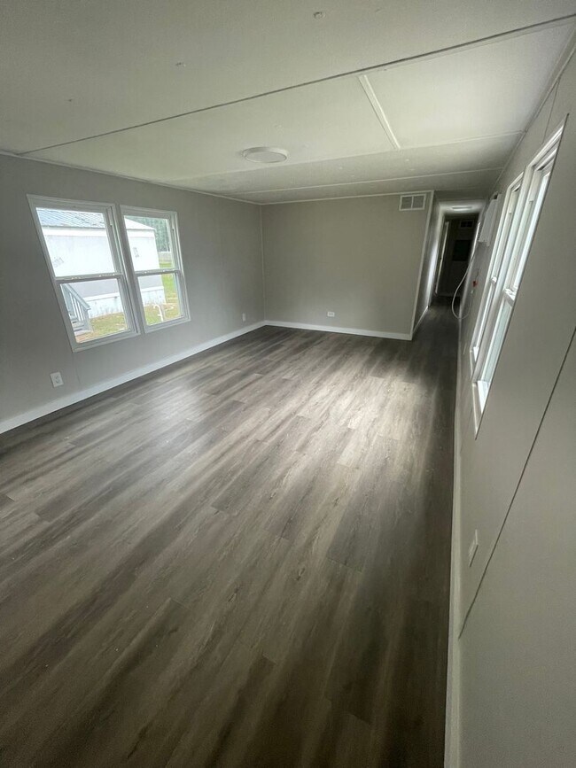 Building Photo - Welcome Home to Silver Lake