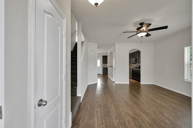 Building Photo - 946 Fife Dr