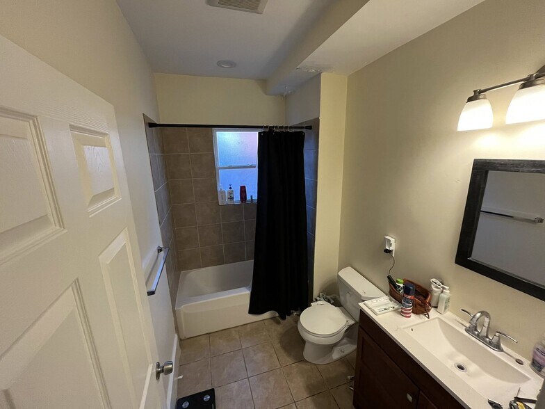 Building Photo - 226 Calumet St