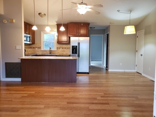 Building Photo - 3 bedroom home in Sherrills Ford