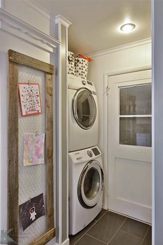 Building Photo - 2132 Sylvan Dr