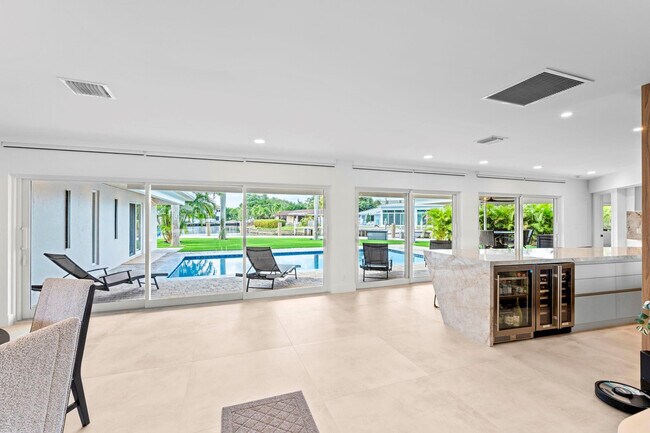 Building Photo - 1725 NE 23rd Ave