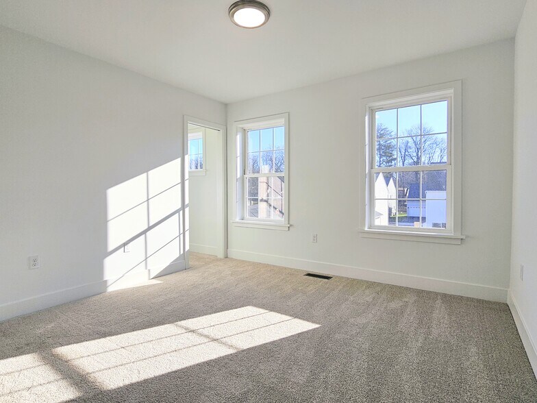 Building Photo - 108 Meadows Bnd