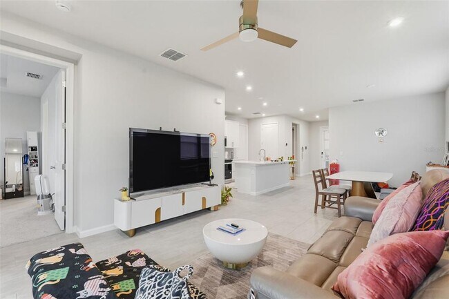 Building Photo - 5989 Timberdale Ave