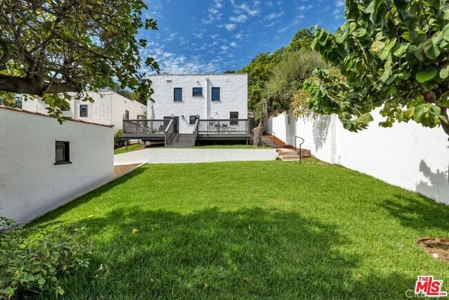 Building Photo - 2222 Valentine St