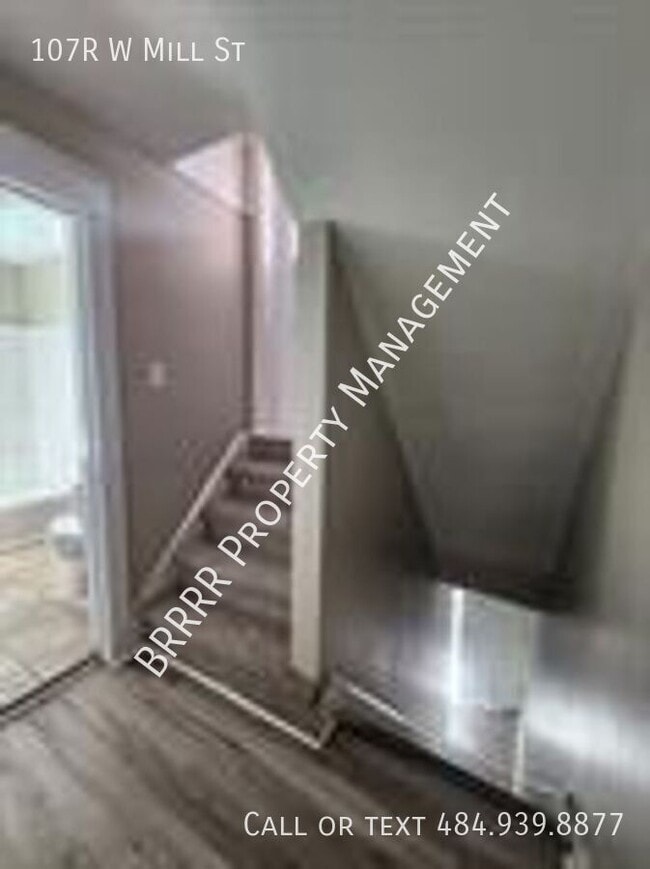 Building Photo - 107 W Mill St