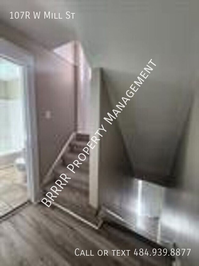 Building Photo - 107R W Mill St-