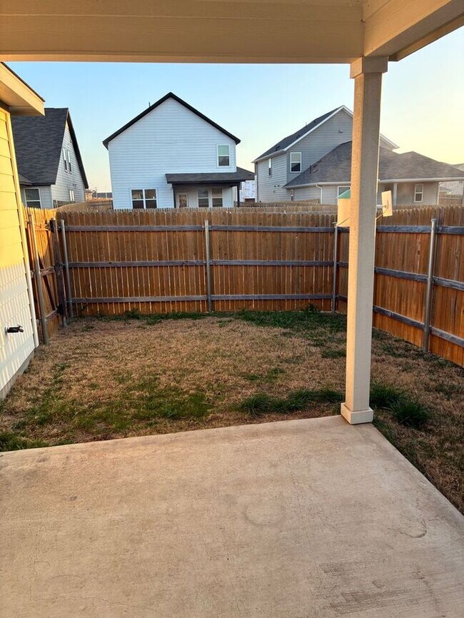 Building Photo - 3BR/2BA w/ Fenced Yard + Assigned Parking in Liberty Hill, TX