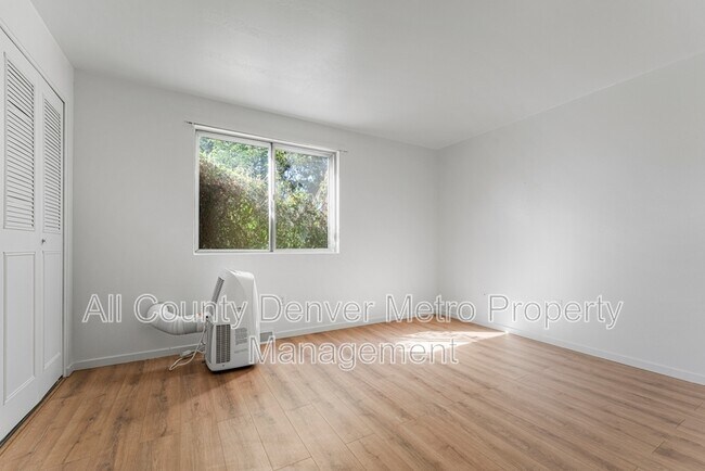 Building Photo - 11741 W 70th Pl