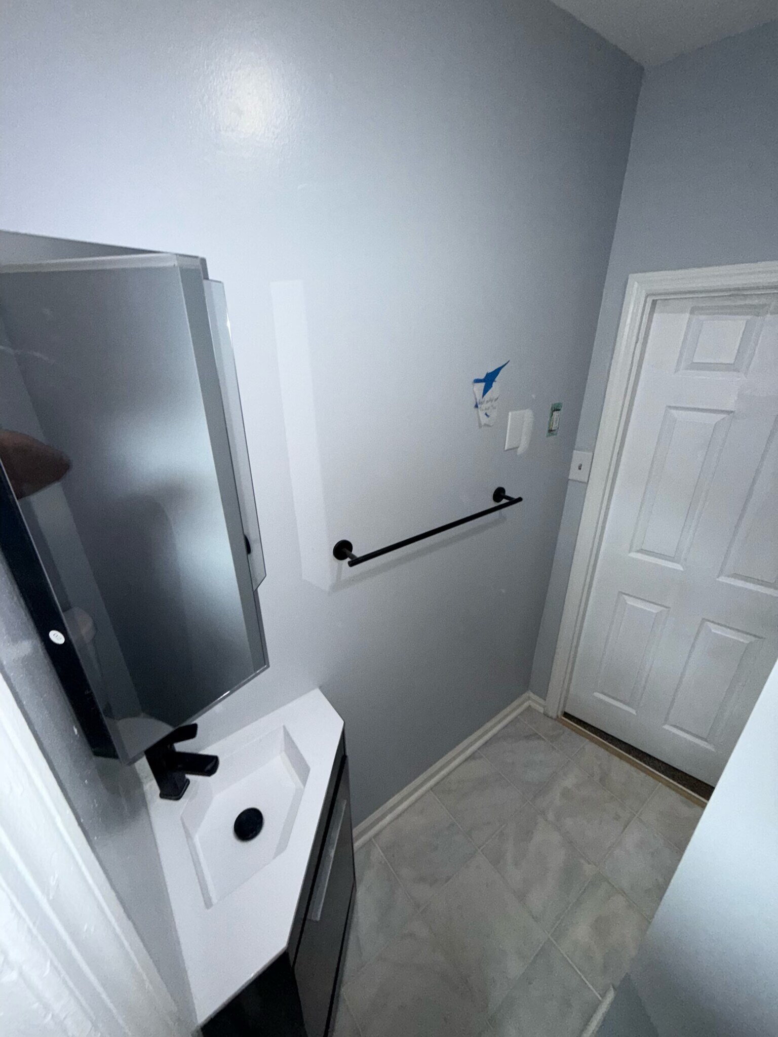 full bathroom - 803 N DuPont St