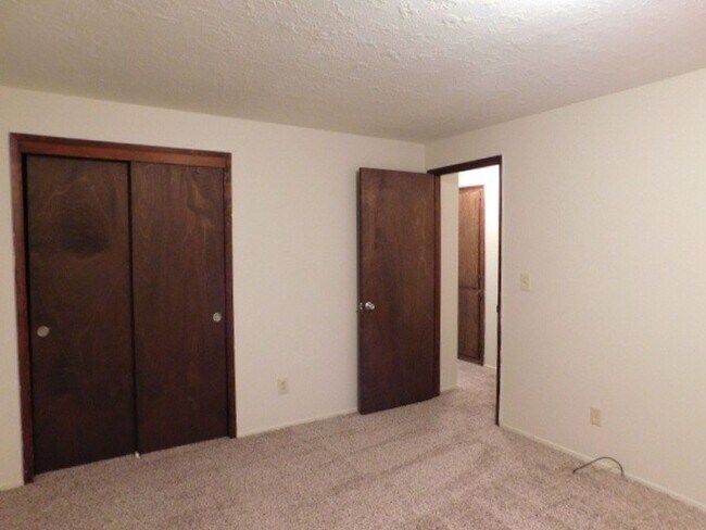 Building Photo - 3Bd/2Ba Single Story House - Available to ...
