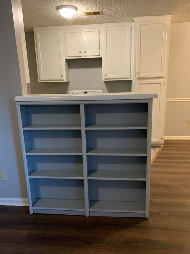 Building Photo - 3bed/2bath home in Valley View School District!