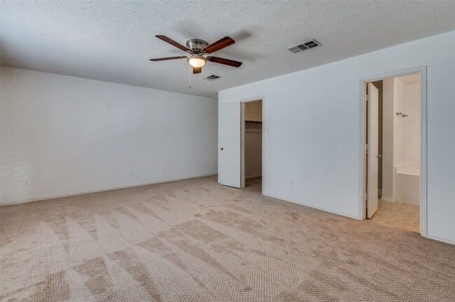 Building Photo - 5224 Royal Burgess Dr