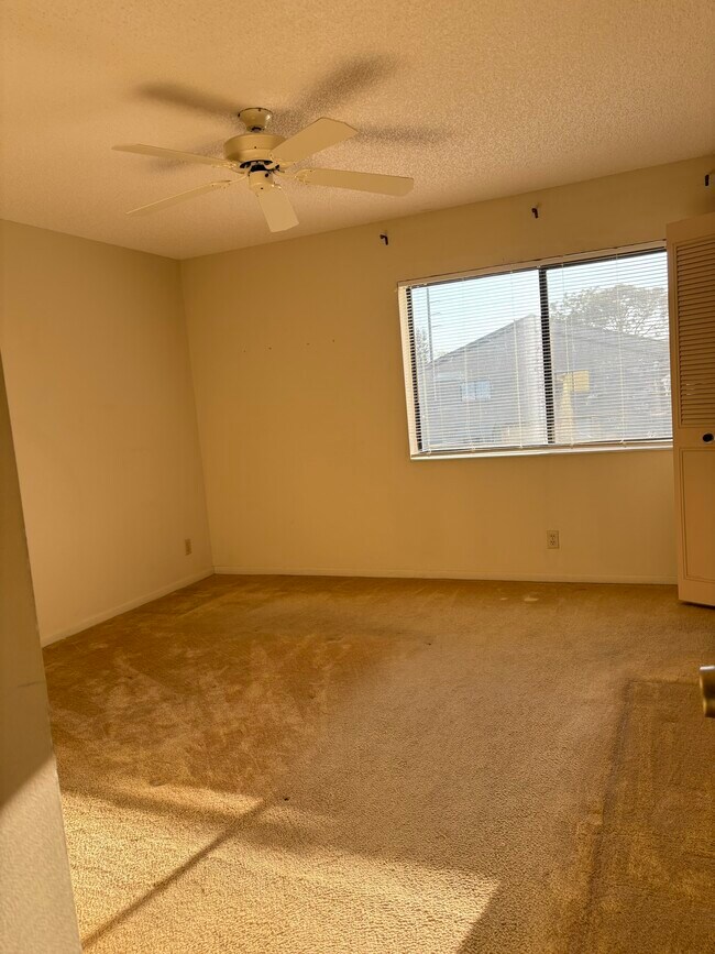 Building Photo - 503 Shady Pine Way