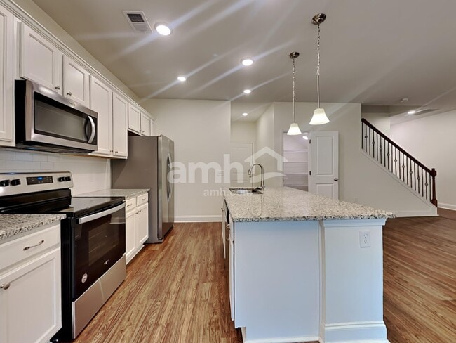 Building Photo - 234 Swan Dr