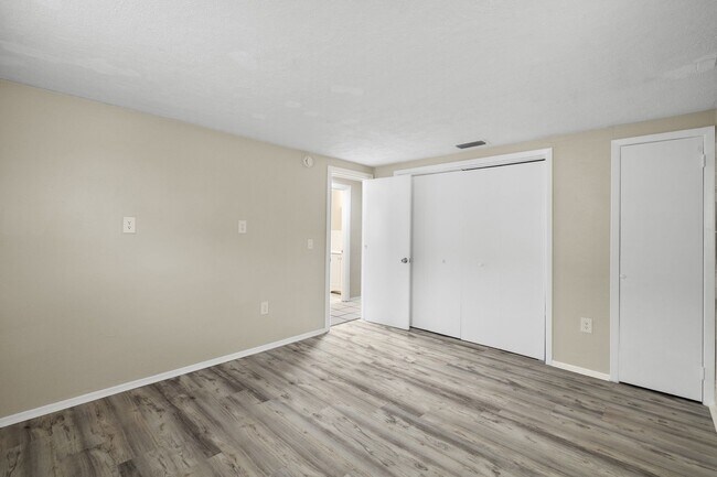 Building Photo - Beautiful 3bdrm/2bath home with attached garage and large yard $1,595.00 ** Ready Now** MOVE IN B...