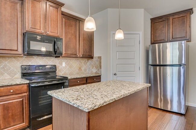 Building Photo - 5014 Vine Ln