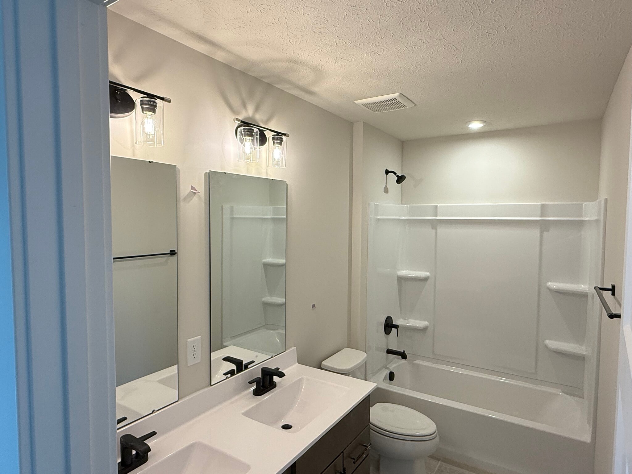 Building Photo - 801 Miramar Ln