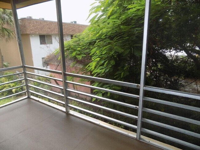 Building Photo - 240 Croton Ave