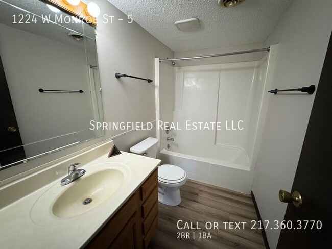 Building Photo - Sparkling 2 Bed 1 Bath Gem with Modern Upg...