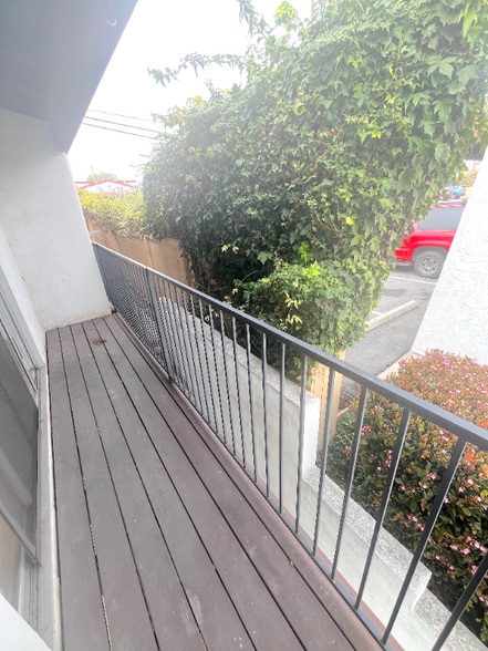 Building Photo - 147 Avenida Serra