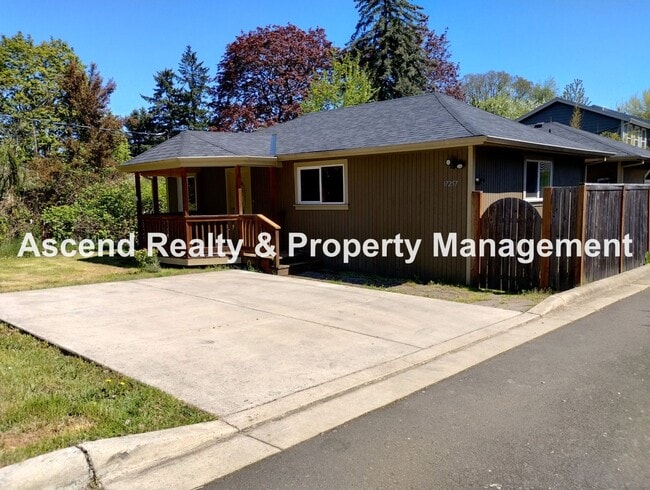Building Photo - *Price Drop & Move In Special* One Level O...