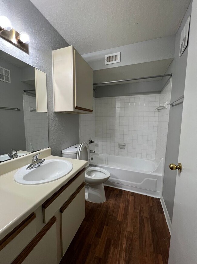 Building Photo - $500 CREDIT 1ST MONTH RENT- BEAUTIFUL COMM...