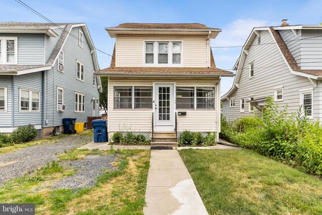 Primary Photo - 762 Pilgrim Ave